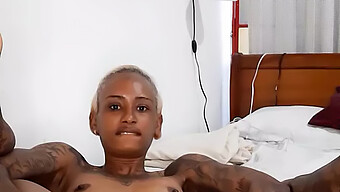 El Juego Anal Extremo De Franceska Con Un Dildo Negro