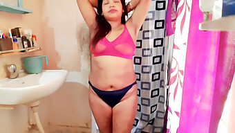 Mature Indian Housewife'S Seductive Performance In Part 26