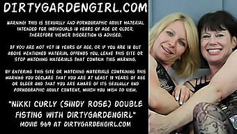 Sindy Rose和dirtygardengirl探索双拳和女同性恋肛交游戏