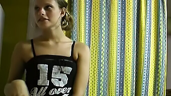 Deutscher Teen Genießt Von Hinten Und Blowjob Vom Amateurstecher