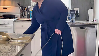 Secretly Watch A Nude American Homemaker Scrubbing The Kitchen